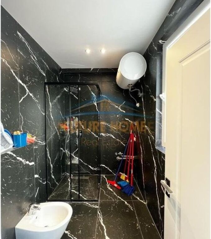 In vendita, appartamento 2+1+2 posti auto, Sauk, vicino al Ristorante Xibraku, Tirana.