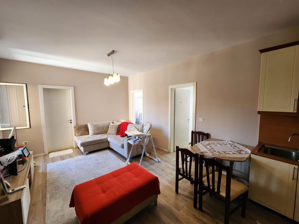 Shitet 2+1 te Irfan tomini