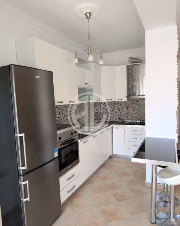 Shitet Apartament 3+1+2 me Verandë për Shitje pranë Stadiumit, Durres – I Rinovuar dhe i Mobiluar Rishtazi