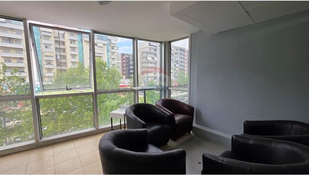 Ambjent biznesi me qera per zyra klinike dentare,klinike estetike etj.