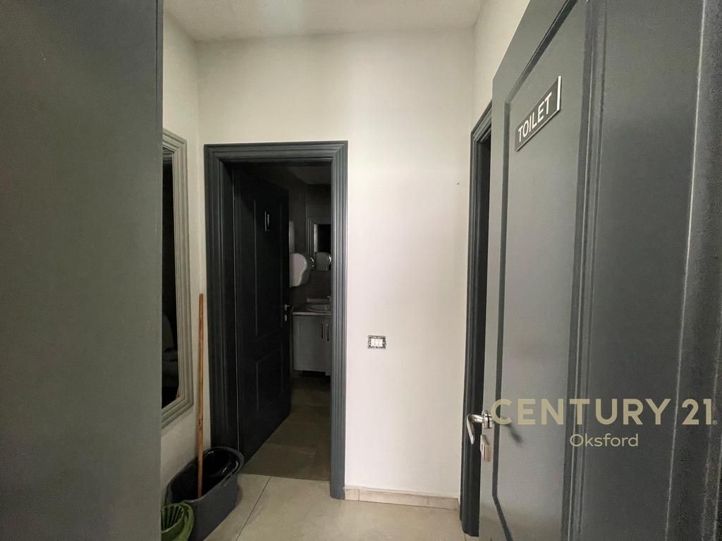 COMMERCIAL SPACE ON THE STREET IN ASTIR FOR RENT