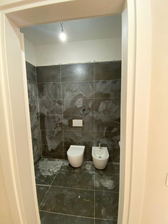 VENDESI APPARTAMENTO 3+2+DEPOSITO COMUNE DI PARIGI 391.000 EURO FH-70502