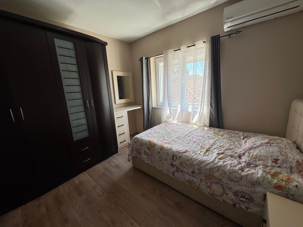 Shitet Apartament 2+1+2