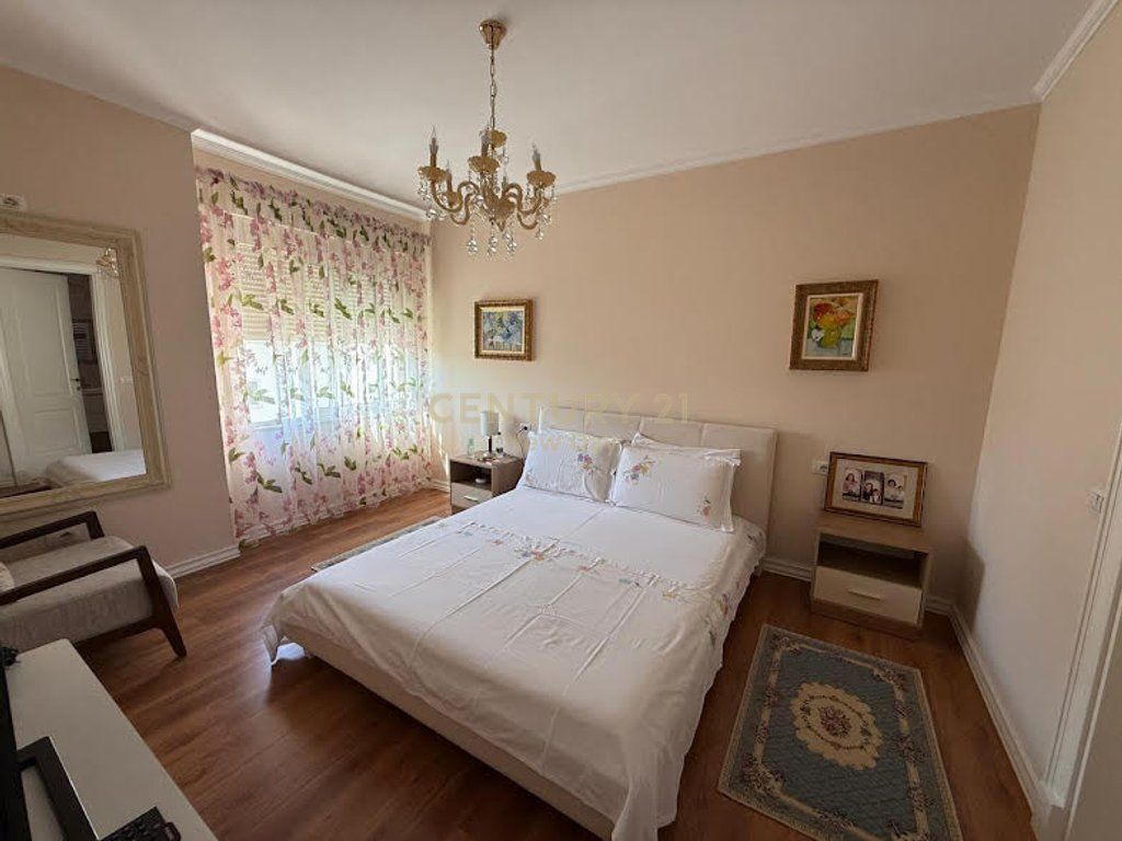 Jepet me qira apartament 2+1+2 zona Ish-Rajonit.