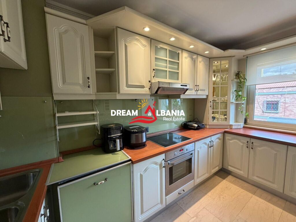 Jepet me qera super apartament 3+1+2 ne rrugen e Durresit prane Ambasades Polake (ID 4239092)