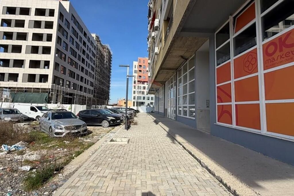 Zyre per Qira 📍Bulevardi Ri