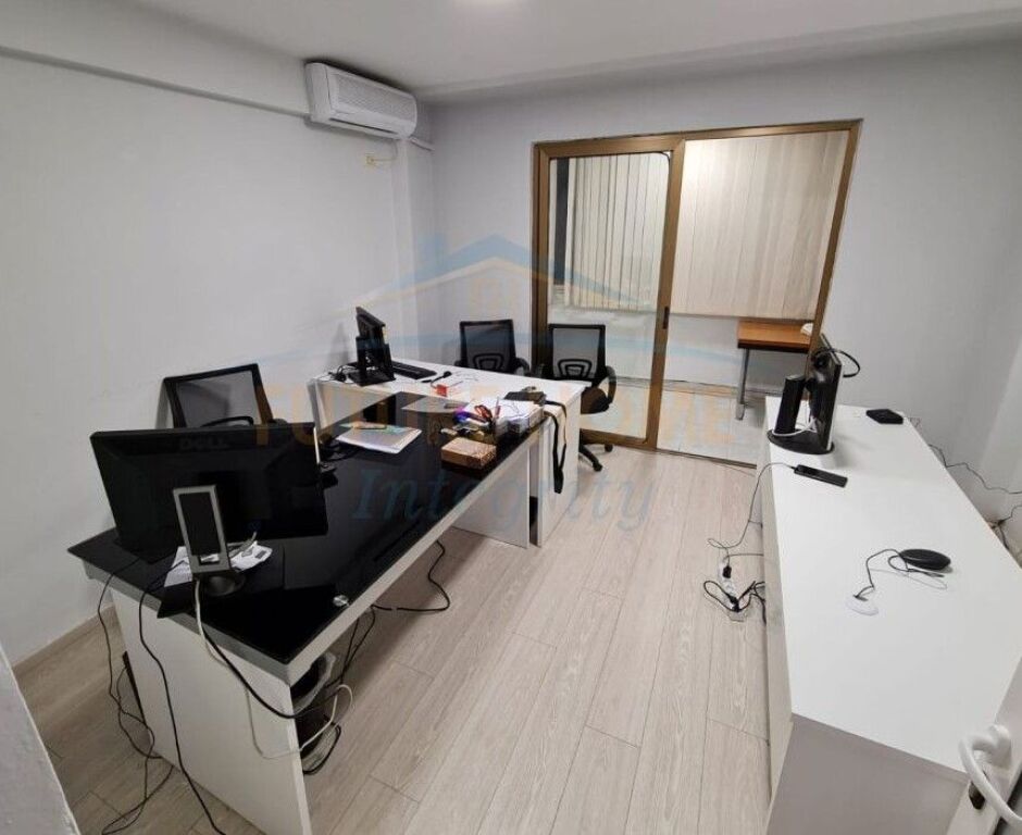 Qera, Ambient Biznesi, Blloku, Tiranë.