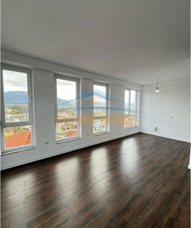 In vendita, appartamento 2+1+2 posti auto, Sauk, vicino al Ristorante Xibraku, Tirana.