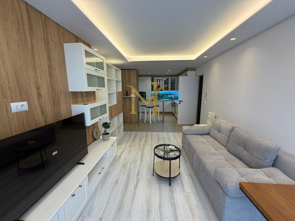 JEPET ME QERA APARTAMENT 1+1 NE DURRES STACIONI TRENIT!