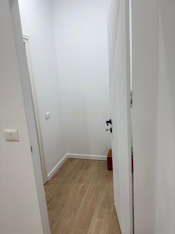 Ambient Komercial Me Qira Pranë Sheshit Skënderbej (Qendër), Tiranë – 600€ | 32 m²