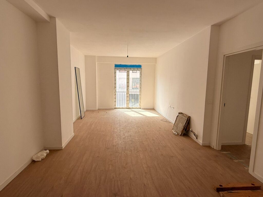 Bulevardi Ri Gener 2 Shitet Apartament 2+1+2