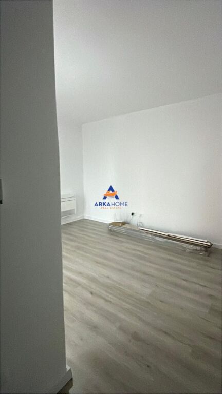 JEPET AMBJENT ZYRASH ME QERA 62M2 "RRUGA E KAVAJES" 800 EURO NETO