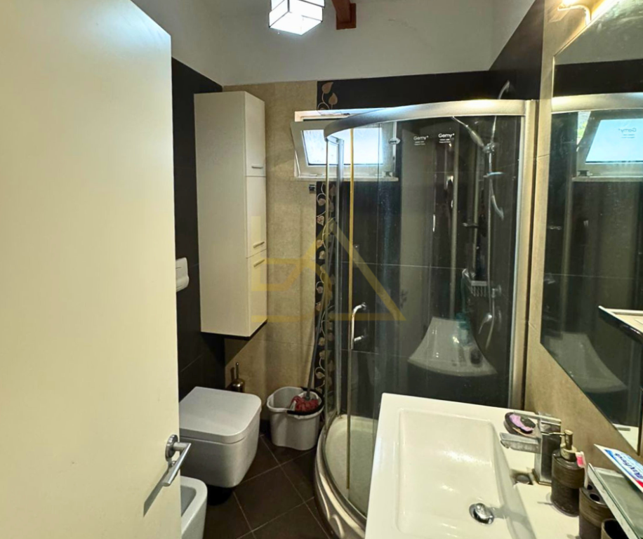 Jepet Vila me Qira – Durrës, Mak Albania