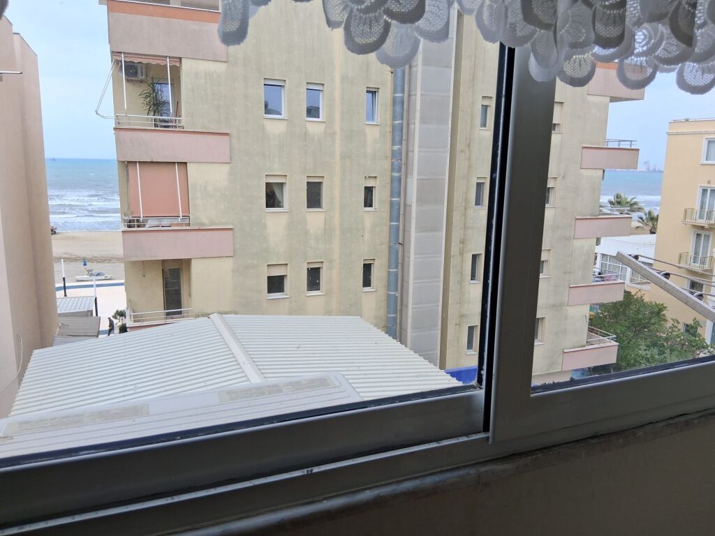 Apartament 1+1 me qira në Plazh, pamje deti – pranë Hotel Adriatikut
