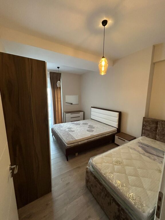 JEPET ME QIRA APARTAMENT 1+1 TE XHAMLLIKU 55.000 LEKE TE REJA