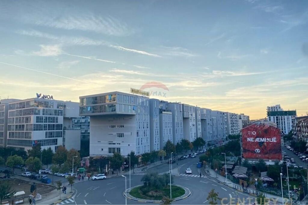 locale in affitto in strada principale, Comune