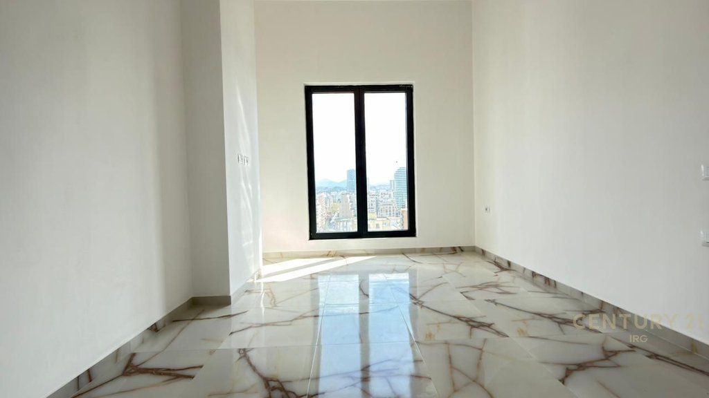 Jepet apartament 3+1+2 per Zyra tek Rruga e Barrikadave!