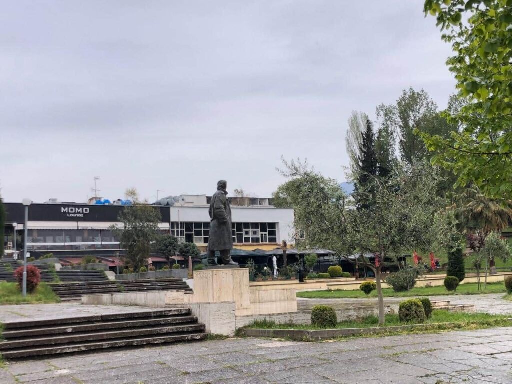 SHITET APARTAMENT 2+1 "TEK KOMPLEKSI ANA,QYTETI STUDENTI" 160.000 EURO