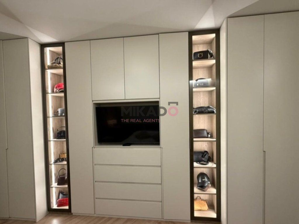 Shitet Apartament 3+1tek Lake View Residence, RRuga Kosovareve!