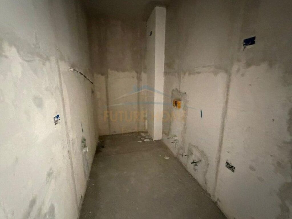 Shitet, Apartament 1+1, Paskuqan, Tiranë.