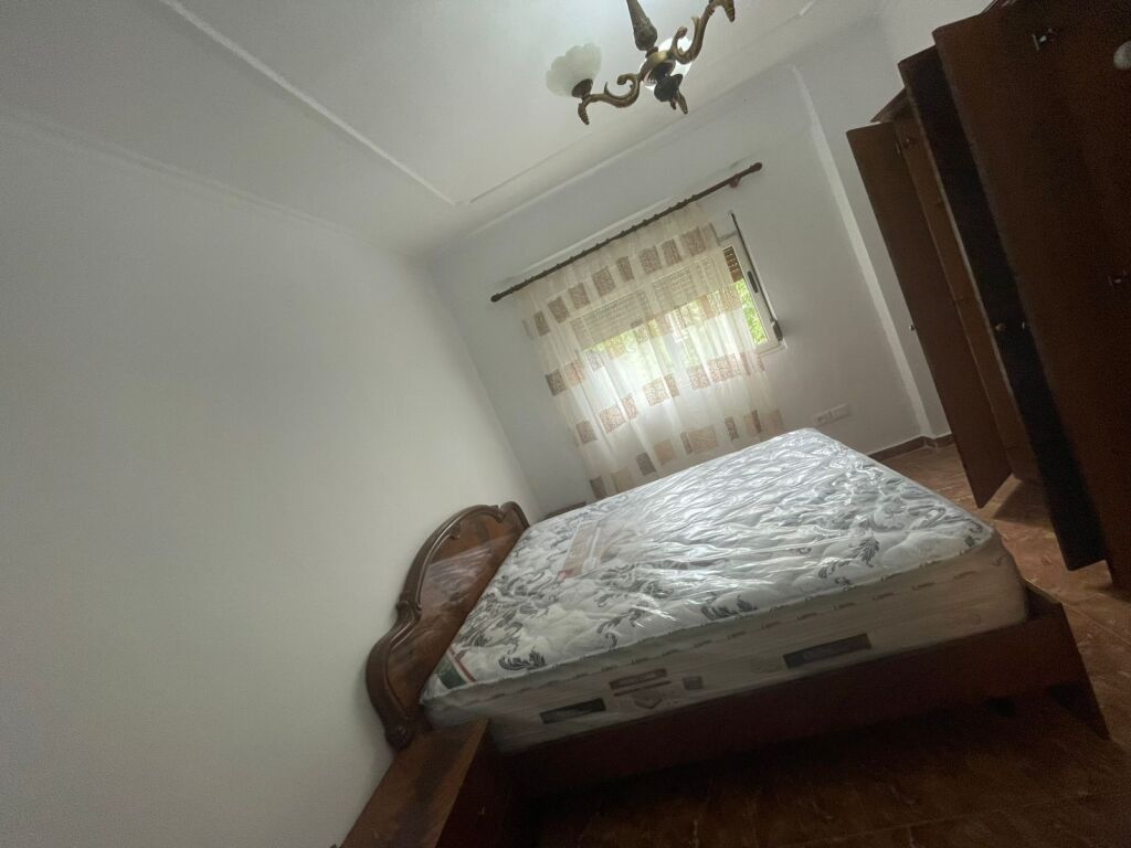 Jepet me qira apartament 1+1 në zonën e Plazhit