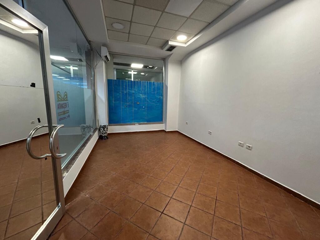 Locale Commerciale in Affitto