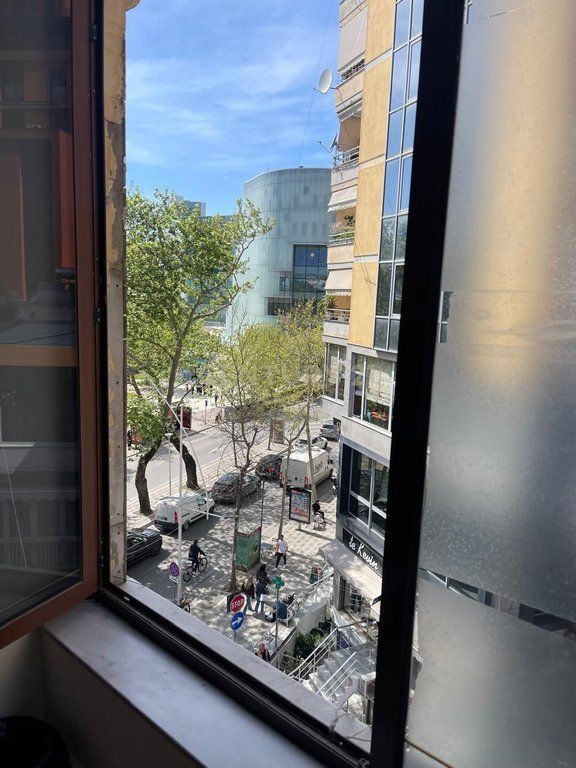 Japim me qera zyre perballe Parlamentit!