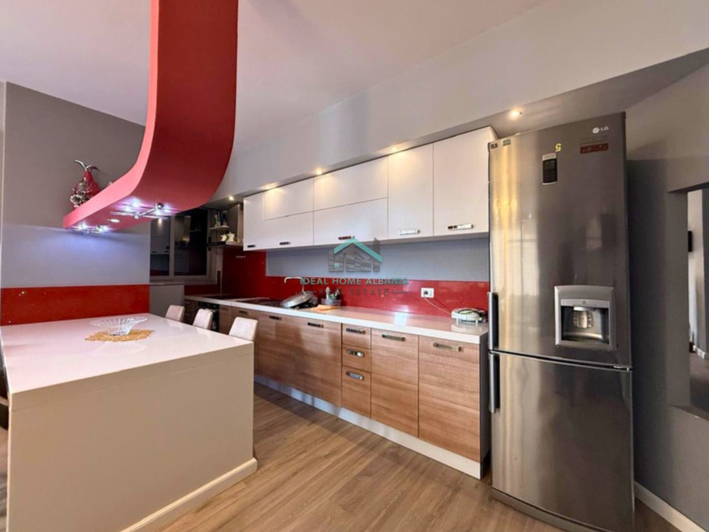 Apartament 2+1 Shitet – Rruga e Re, Vlore.