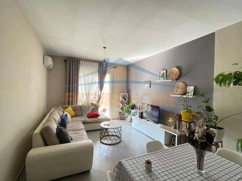 Shitet, Apartament 2+1, Unaza e Re, Tiranë.