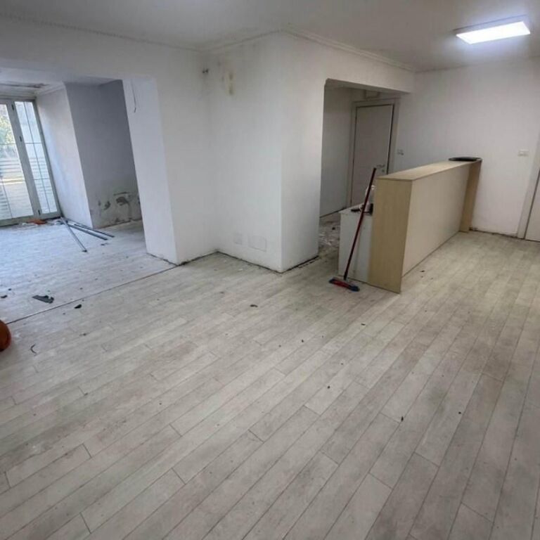 AMBIENT BIZNESI ME QIRA TE RRUGA MUHAMED GJOLLESHA