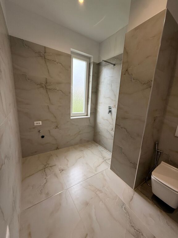 Apartament 1+1  me qera ne Sauk i pa banuar me pare