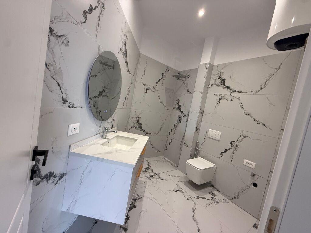 Jepet me qera apartament 2+1  i pa banuar me pare ne Sauk