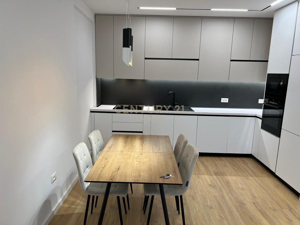 Apartment 2+1+2 for Rent at Komuna e Parisit