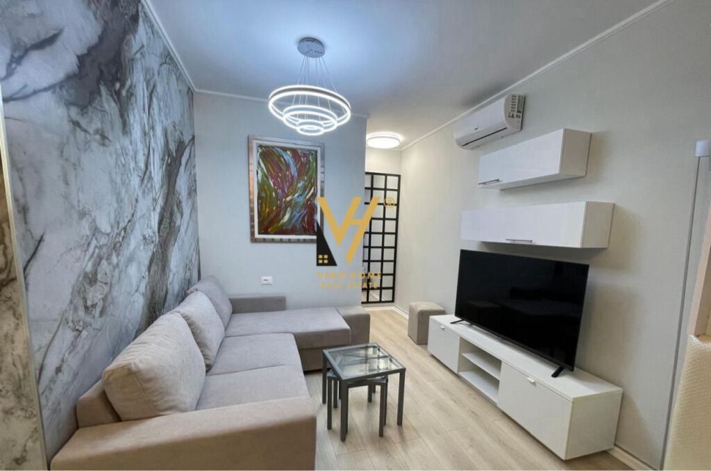 JEPET APARTAMENT 2+1 TEK ISH TREGU ELEKTRIK 650 EURO