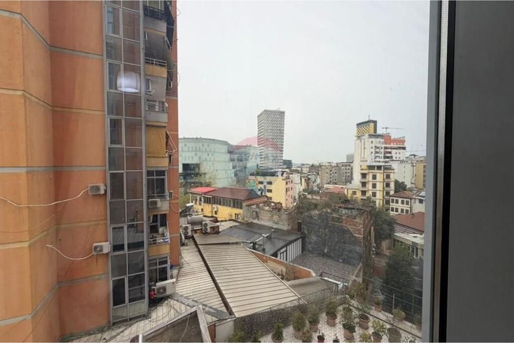 Ambinet zyre ne 📍Qender Tirane