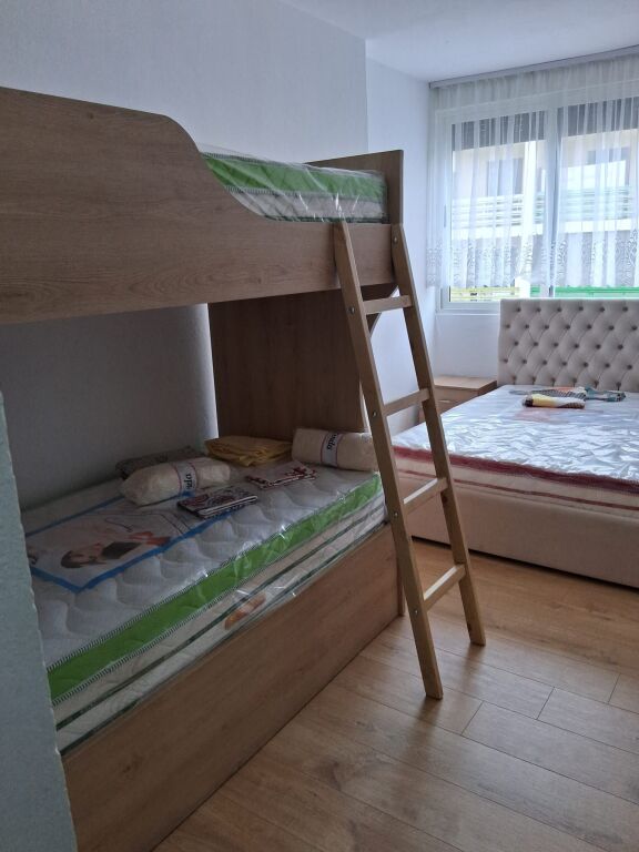 Apartament 1+1 me qira në Plazh, pamje deti – pranë Hotel Adriatikut
