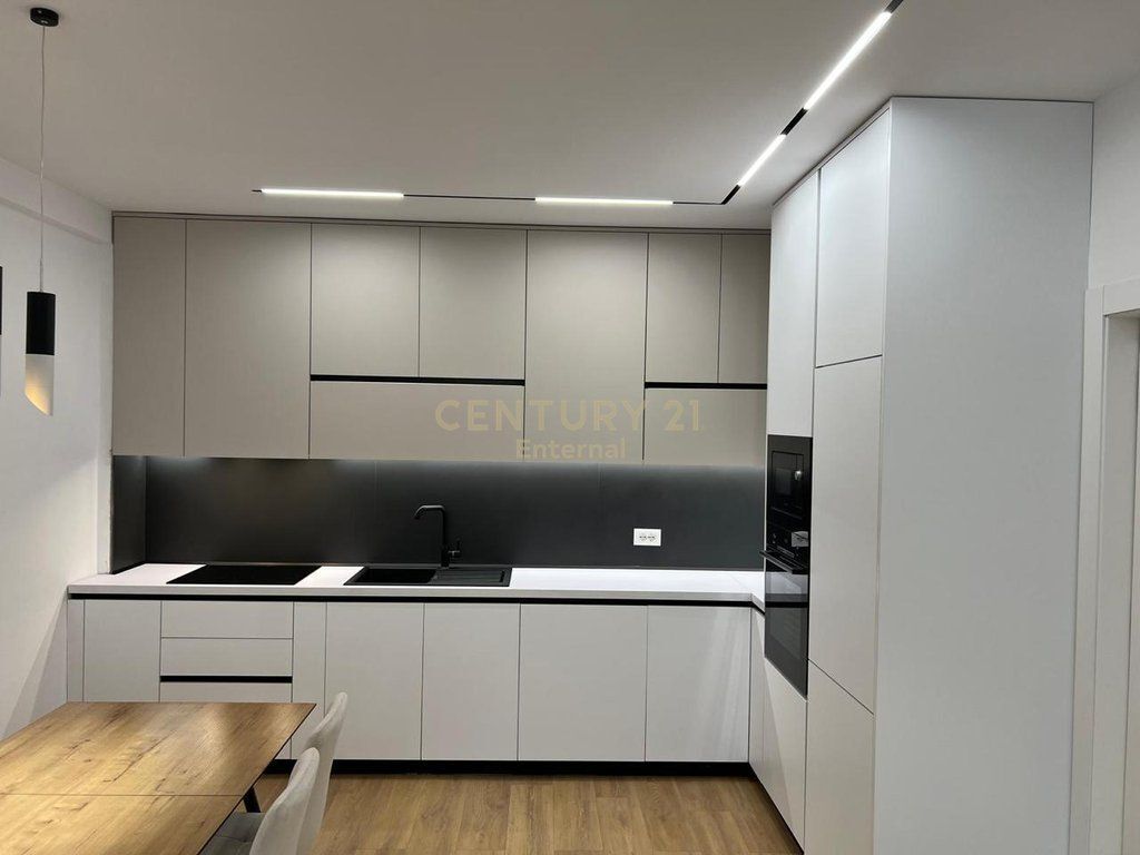 Apartament 2+1 me qira te Komuna e Parisit