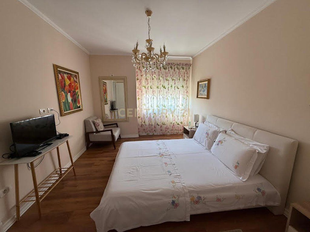 Jepet me qira apartament 2+1+2 zona Ish-Rajonit.