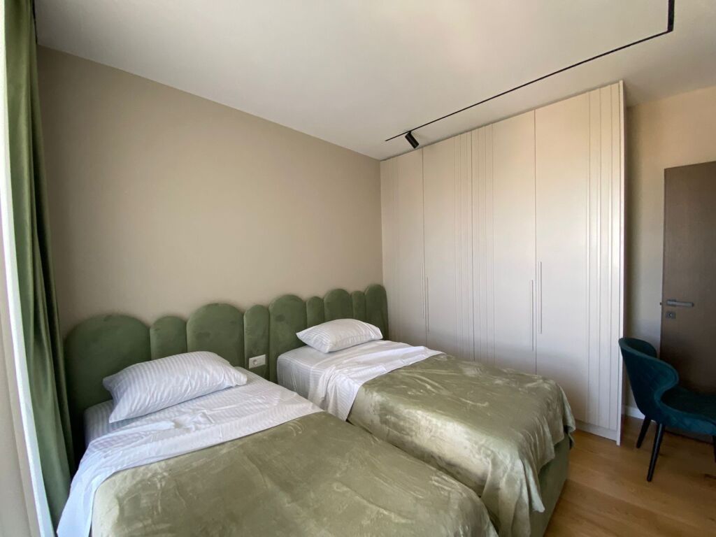 Appartamento 2+1 più posto auto a Kamez