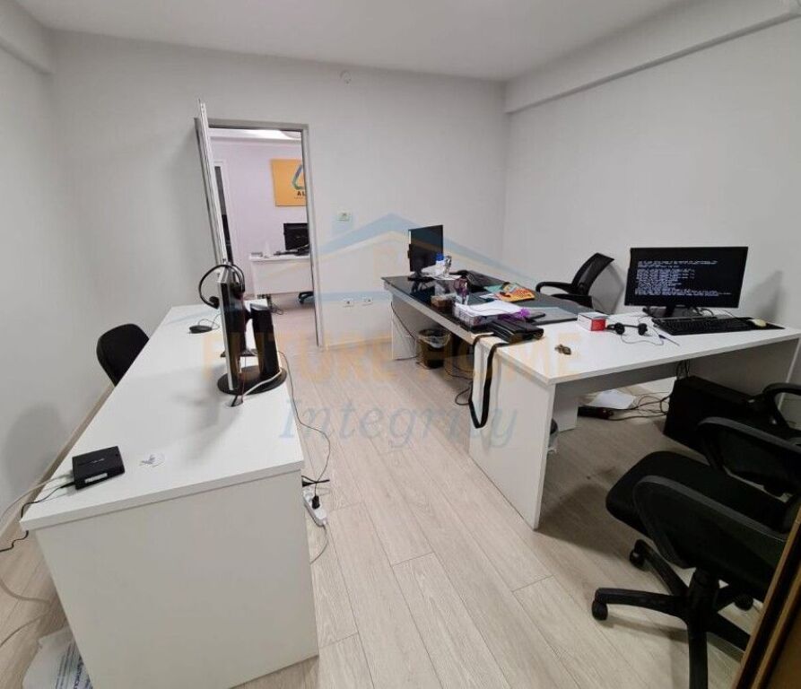 Qera, Ambient Biznesi, Blloku, Tiranë.