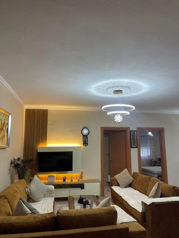 🏢Don Bosko, vicino a Viva Market, affittasi appartamento 2+1 arredato, 60.000 Leke