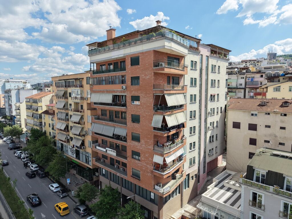 Apartament 2+1 Komuna Parisit