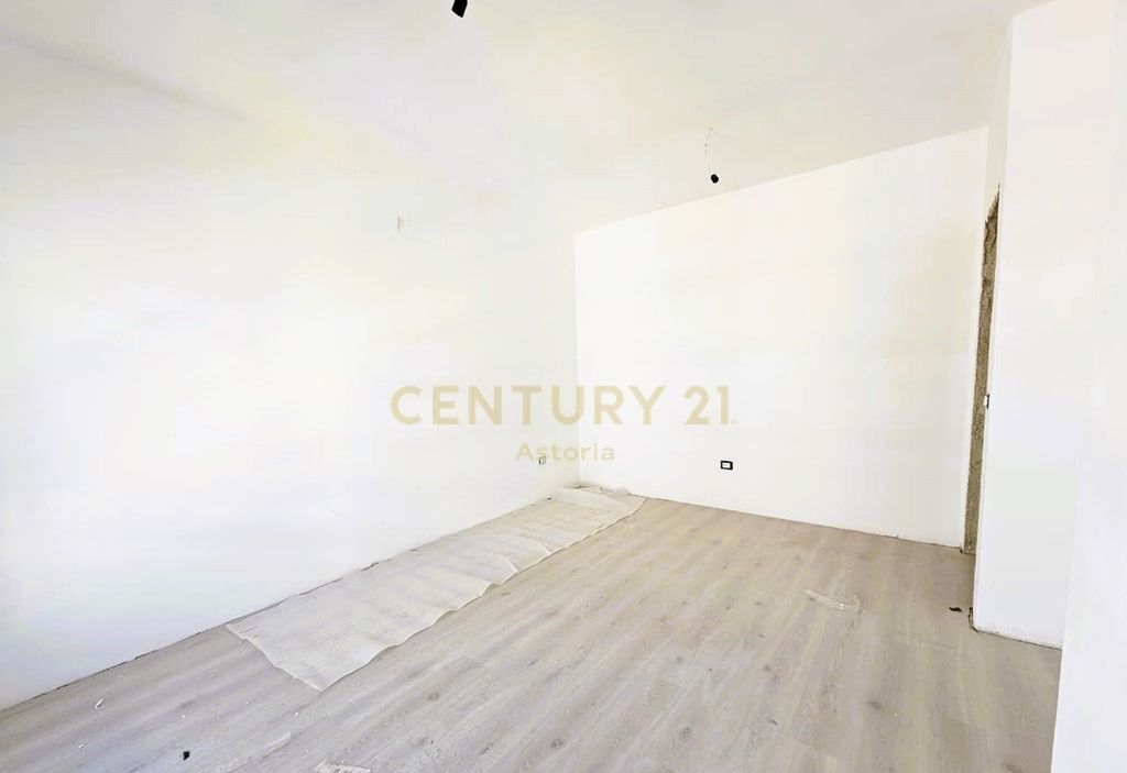 SHITET APARTAMENT 2+1+2 TE "UNIVERS CITY"