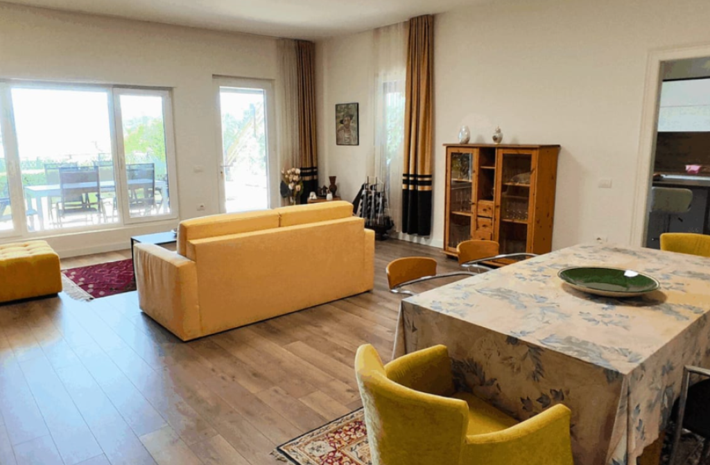 Vilë Unike për Shitje – Buzë Liqenit të Farkës 🌅