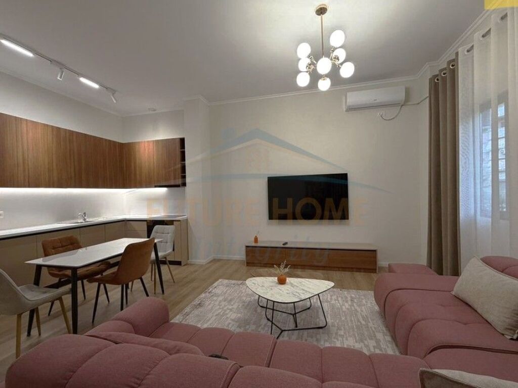 Shitet, Apartament 2+1+2, Fresku, Tiranë.
