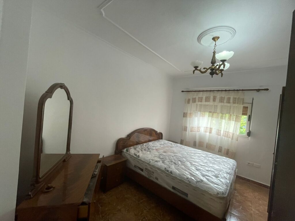 Jepet me qira apartament 1+1 në zonën e Plazhit