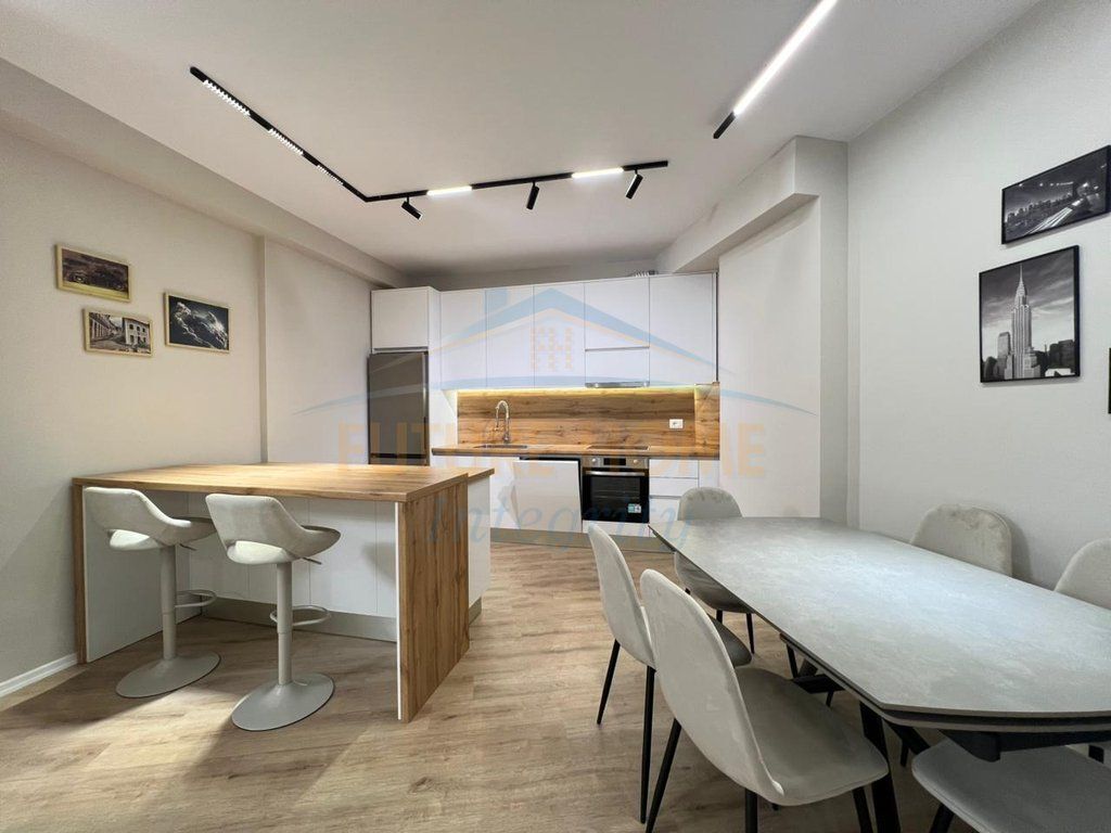 Rent, Apartment 2+1+2, Pazari i Ri, Tirana.