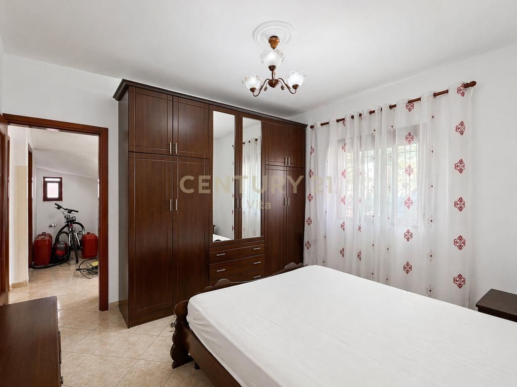 Apartament 2+1 me Ballkon dhe Pamje Qyteti, me Qira pranë Spitalit në Durrës!!