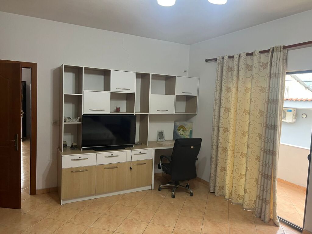 3rd floor private house for rent