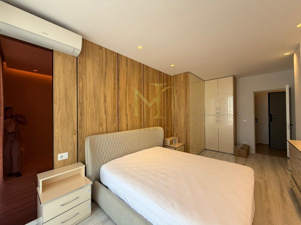 JEPET ME QERA APARTAMENT 1+1 NE DURRES STACIONI TRENIT!